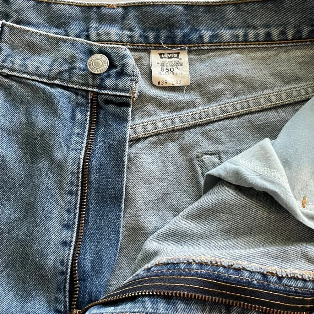 Vintage Levi’s 550 Relaxed Fit Size 36 x 32